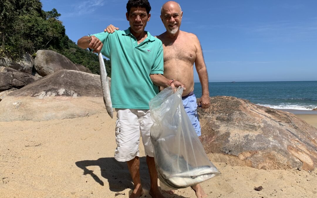 Na praia da Ponta Negra em Paraty, RJ