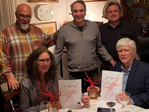 Entrega do premio “Operação Primatas” para Karen Stier e Russell Mitermeyer em jantar em minha casa. Zé Pedro, Fábio Feldmann, Italo Mazarella e os homenageados;